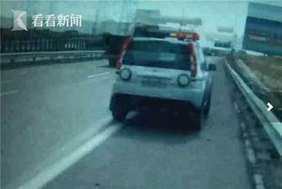 厦门交警吃瓜群众视频,网络热议一幕引关注