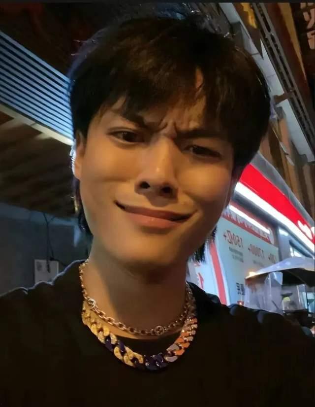 吃瓜群众疯狂小杨哥,吃瓜群众眼中的网络红人传奇