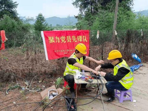 两名小伙打架吃瓜群众怎么处理,吃瓜群众如何应对现场？